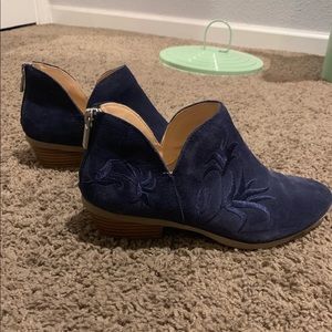 Size 7 blue booties from Kenneth Cole Reaction!